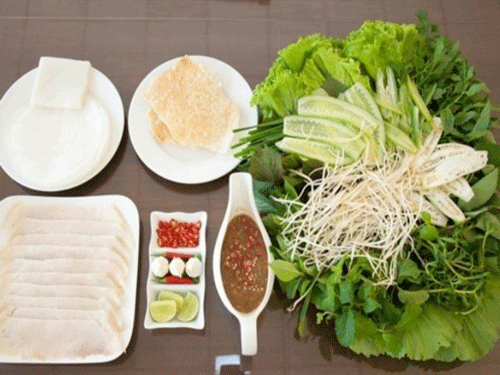 Banh trang cuon thit heo - Da Nang Travel Guide