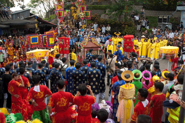 The Female God of Sam Mountain ceremony enchants visitors with culture, May in Vietnam.