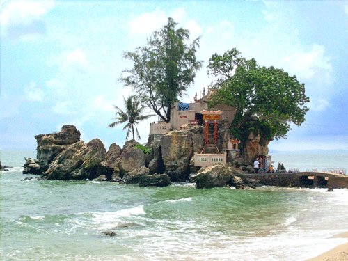 Dinh Cau Rock - Phu Quoc Travel Guide