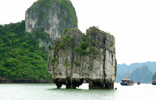 Dinh Lu Huong Islet - Halong Travel Guide