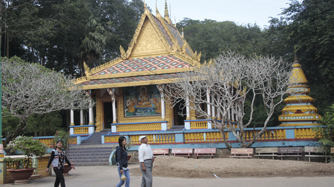 Doi Pagoda (Bat Pagoda) - Ok Om Bok Festival