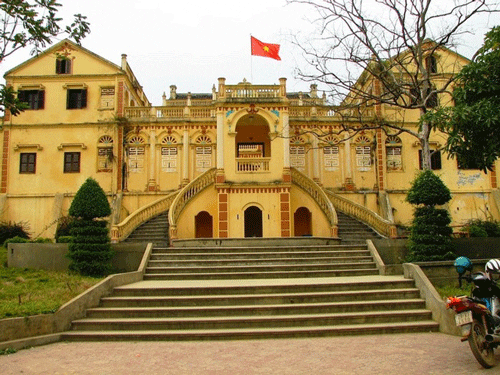 Hoang A Tuong Palace - Bac Ha Travel Guide