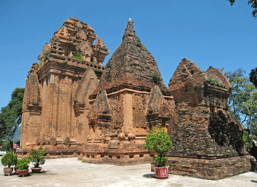 Po Nagar Cham Towers - Nha Trang Travel Guide