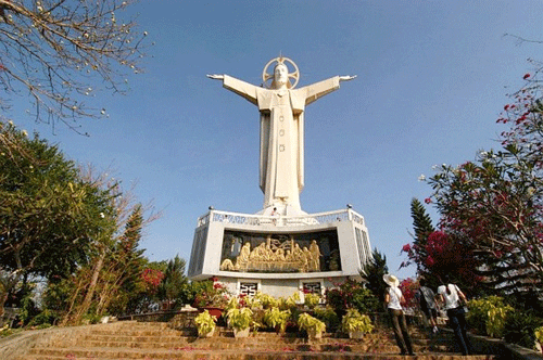 Statue of Jesus Christ - Vung Tau Travel Guide