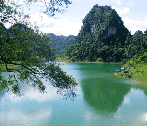Thang Hen Lake - Cao Bang Travel Guide
