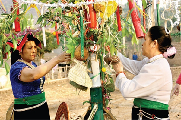 Thai Rain Festival welcomes summer with joyful dances and rituals, May in Vietnam.