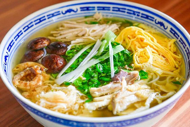 A colorful and tasty bowl of Bun thang