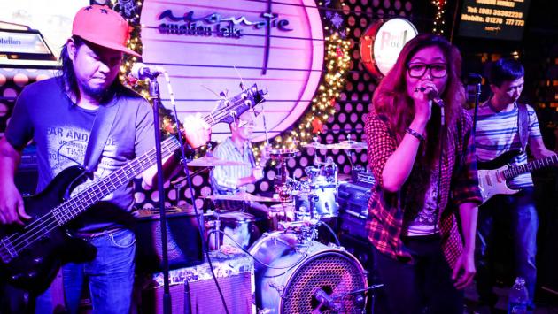 Rock music performance at a tea room in District 1, Ho Chi Minh City