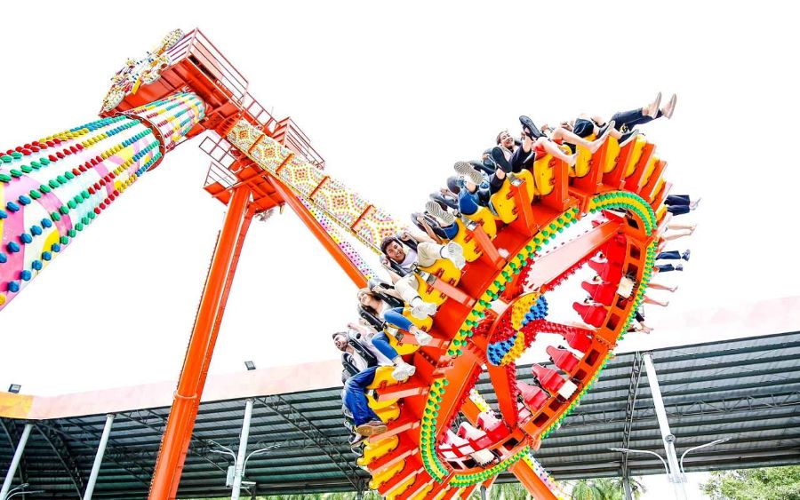 Suoi Tien theme park brings adrenaline alive through every thrilling adventure game.