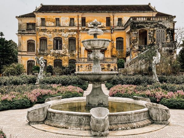 The front hall and fountain of An Dinh Vietnam Palace are imprinted with history