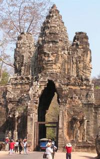 Angkor Thom travel guides, Angkor Thom tours in Cambodia