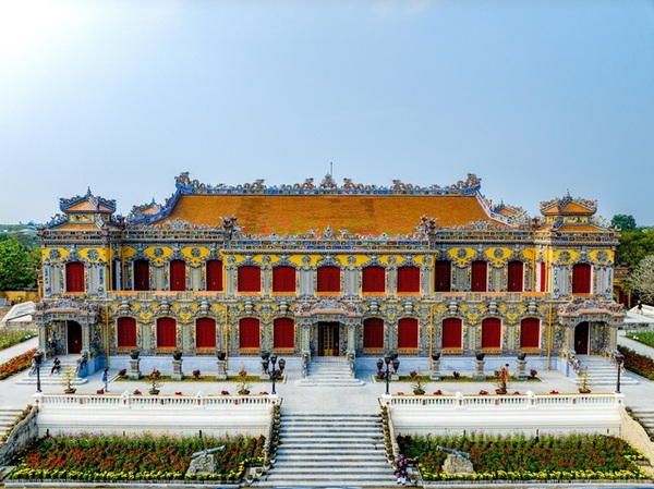 Unique architecture of Kien Trung palace