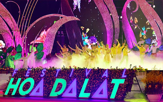 Artists performing at Da Lat Flower Festival- Vietnam travel guide