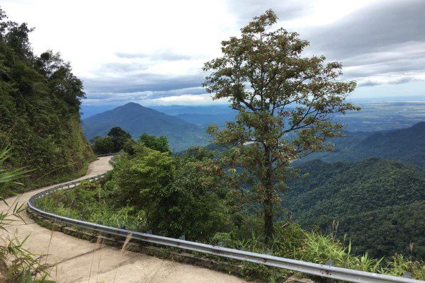 A Bach Ma car route.