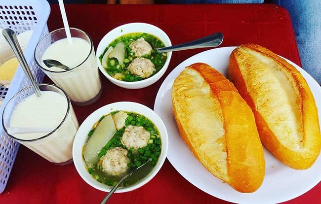 Banh mi xiu mai - The popular dish of Da Lat