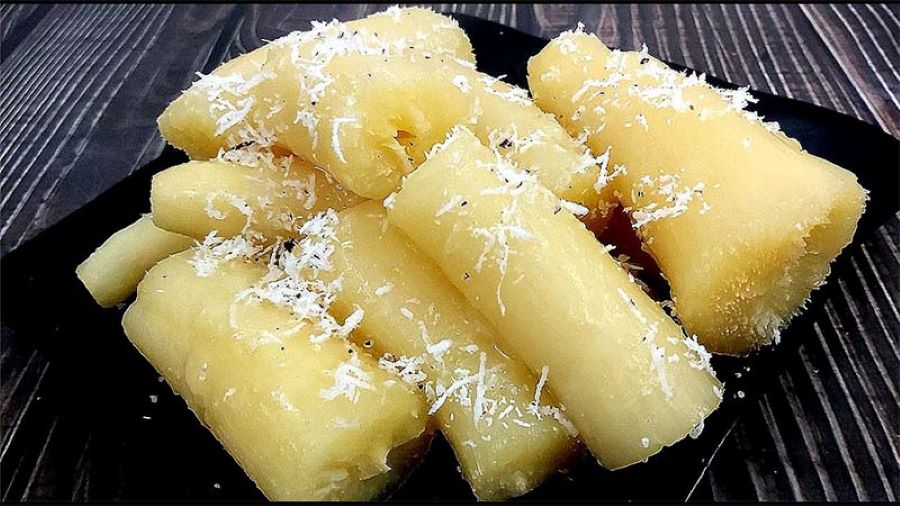 Enjoy boiled cassava with sesame-Cu Chi Tunnels Tour’s humble, historic snack.