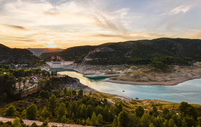 Breath-taking beauty of Dam Tre Bay