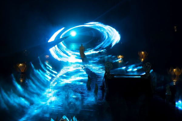 Monk Tu Dao Hanh walks towards Thay Pagoda