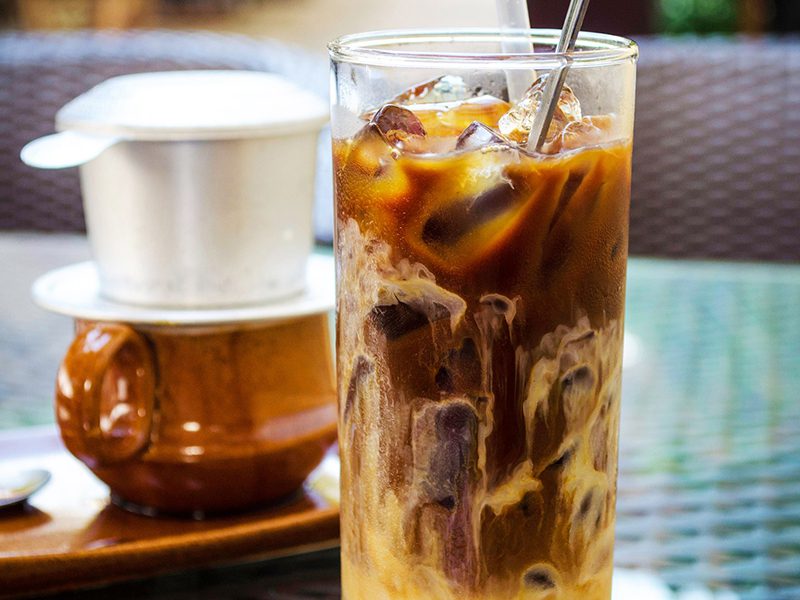 Attractive Vietnamese "Ca phe sua da"