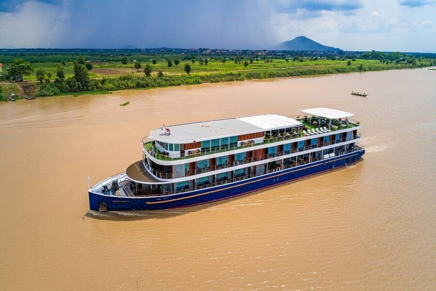 Cruise on the Mekong River between Phnom Penh and Siem Reap