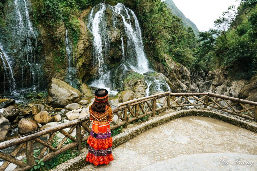 In Cat Cat Vietnam, waterfalls sing lullabies through rocks, mist, and forest paths.