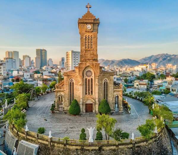 The majestic cathedral of Nha Trang, ideal for a cultural outing.