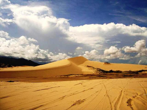 Mui Dinh sand dunes