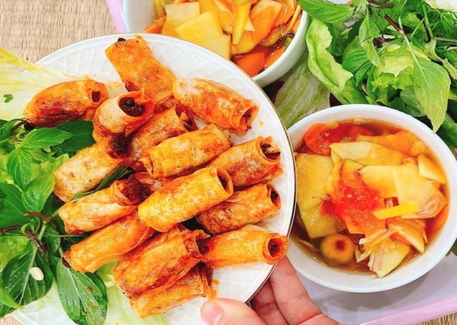 Taste Vietnam: Three Bowls One Vietnam, enjoying Cha Tom Thanh Hoa delightfully shared.