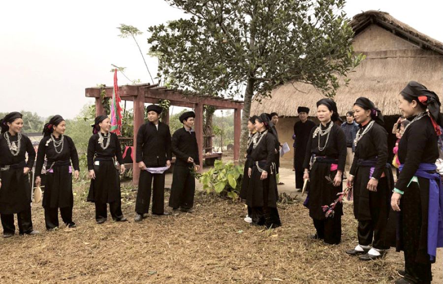 The vibrant clothes of La Chi People showcase history, identity, and artistry.