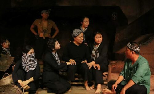Actors from 'Steel Land' held an evening event in Cu Chi district on December 12 where they said that the people's hearts are the most secure tunnel.