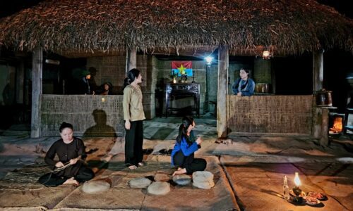 The night tour at Cu Chi Tunnels in March includes an authentic stage that recreates the nightlife of Cu Chi people before Dong Khoi in 1960.