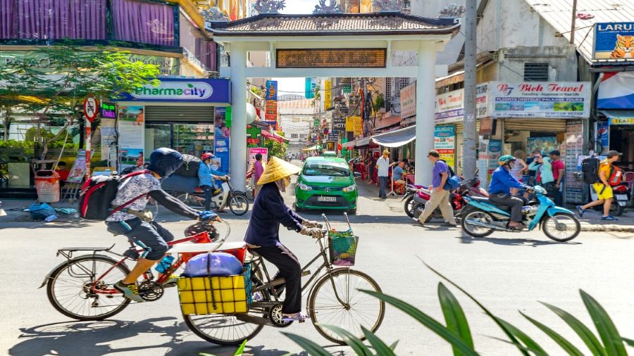 2 days in Ho Chi Minh City, learning respect through cultural etiquette daily