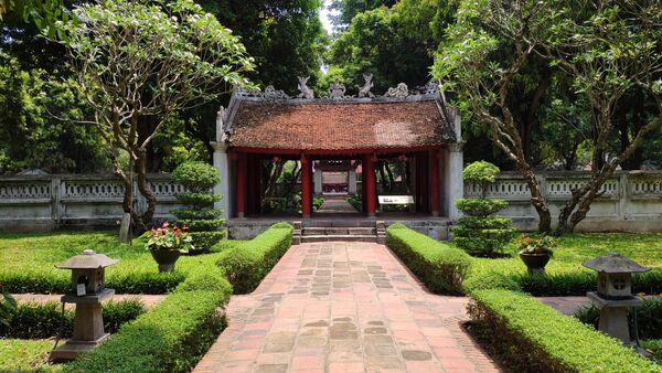 Dai Trung Mon port at Temple of Literature in Hanoi