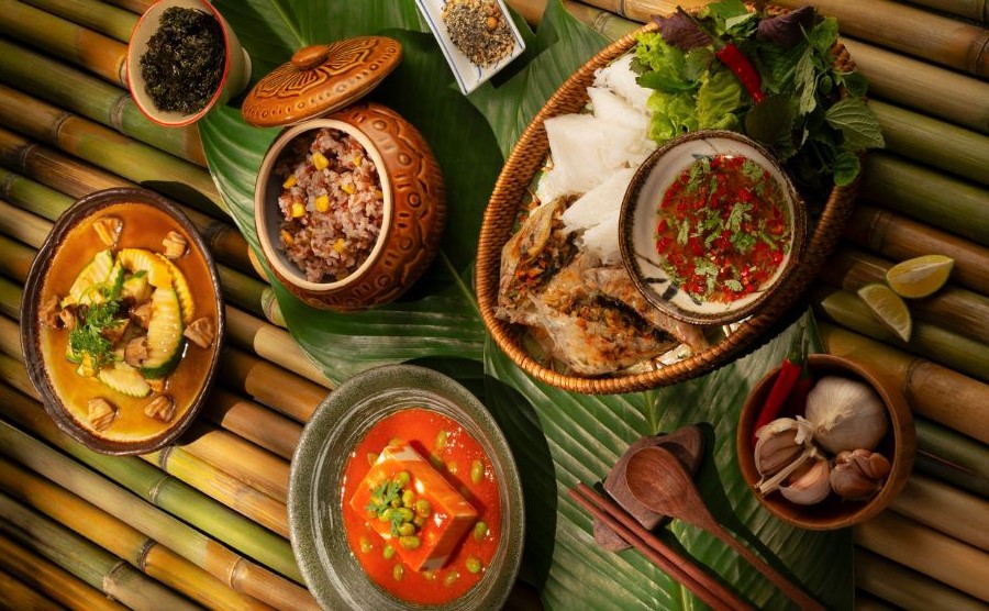 Dana Vegan House, a warm vegan restaurant Hanoi, serves vibrant plant-based platters.