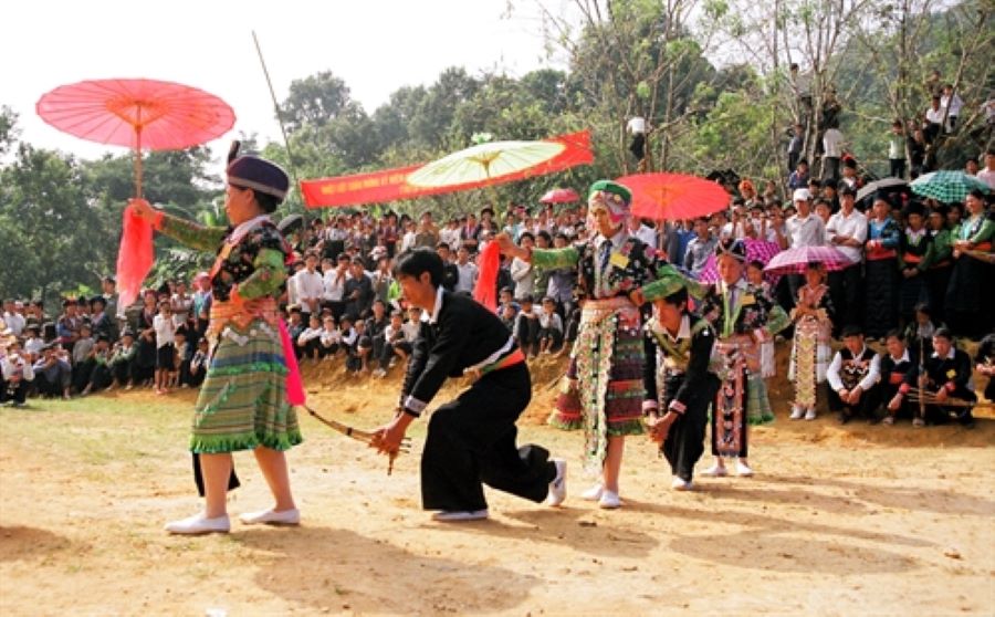 Dao People celebrate Tet holiday with vibrant rituals, joy, and ancestral respect.