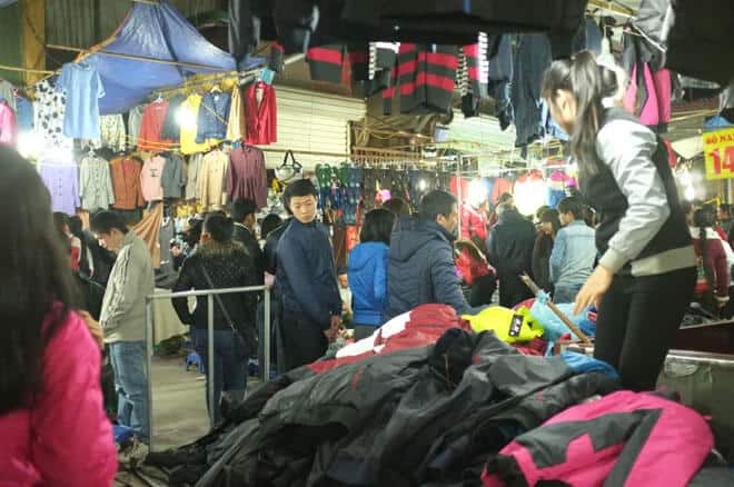 Dich Vong student night market