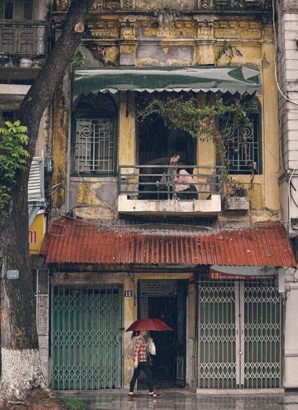 Located in an old house in Hanoi, Dinh Cafe will give you a true experience of old Hanoi