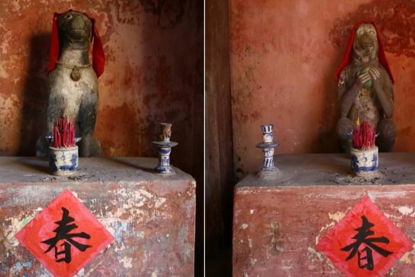 Dog and Monkey statues on the Japanese Bridge.
