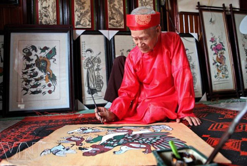 Artist in Dong Ho painting village