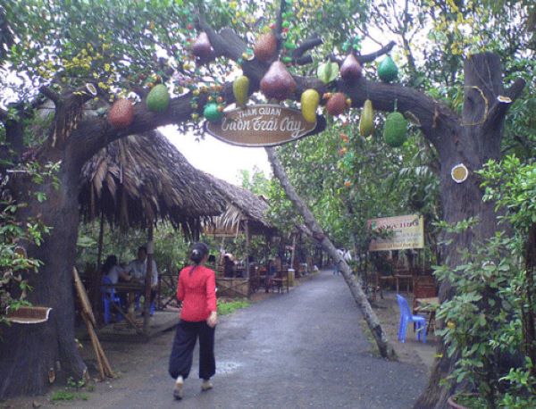 Entrance of My Khanh Fruit Garden