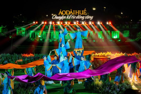 Hue Ao Dai Festival: "Stories told from the river" - One of the highlights of the autumn activities series of the Hue Festival 2023.