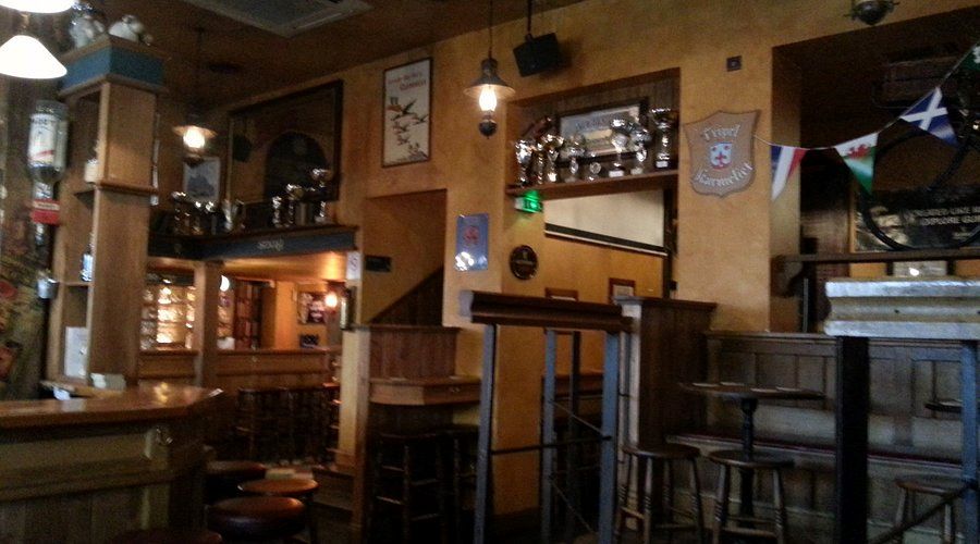 Laughter, beer and Irish spirit-Hanoi bars shine at Finnegan’s every night