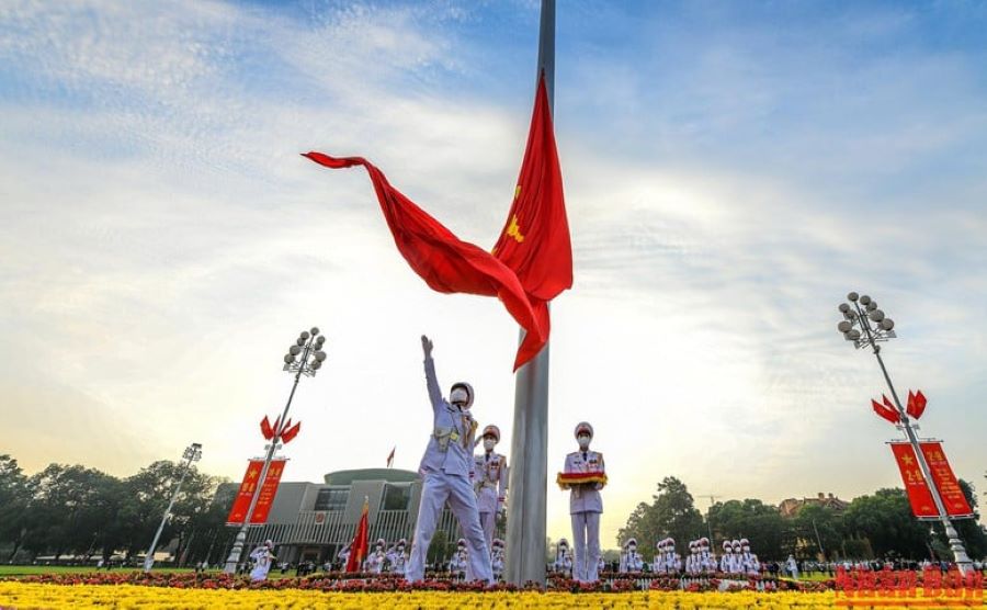 Ba Dinh Square honors Vietnam’s pride with daily flag-raising at dawn
