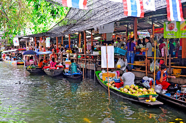 A floating market of Bangkok