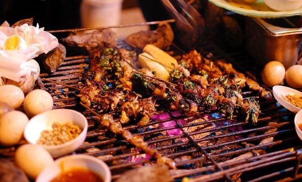 Grilled dishes at Sapa night market