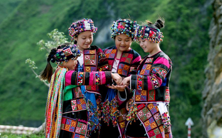 Flower season in Ha Giang brings colorful blooms and vibrant ethnic traditions together