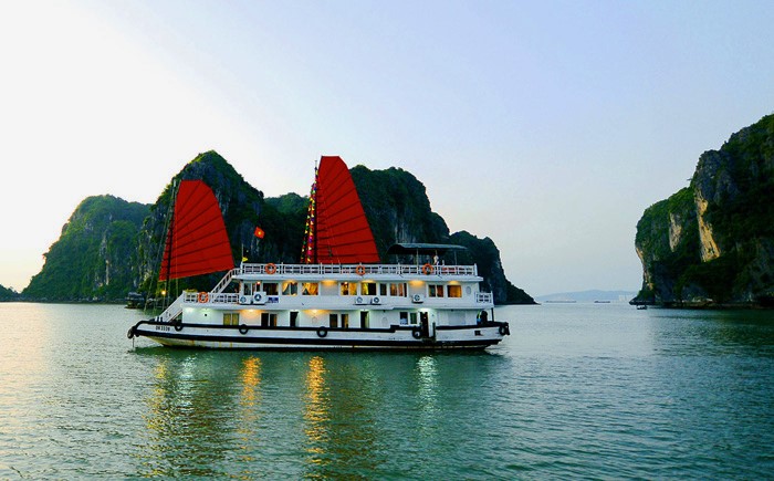 A cruise on Halong Bay