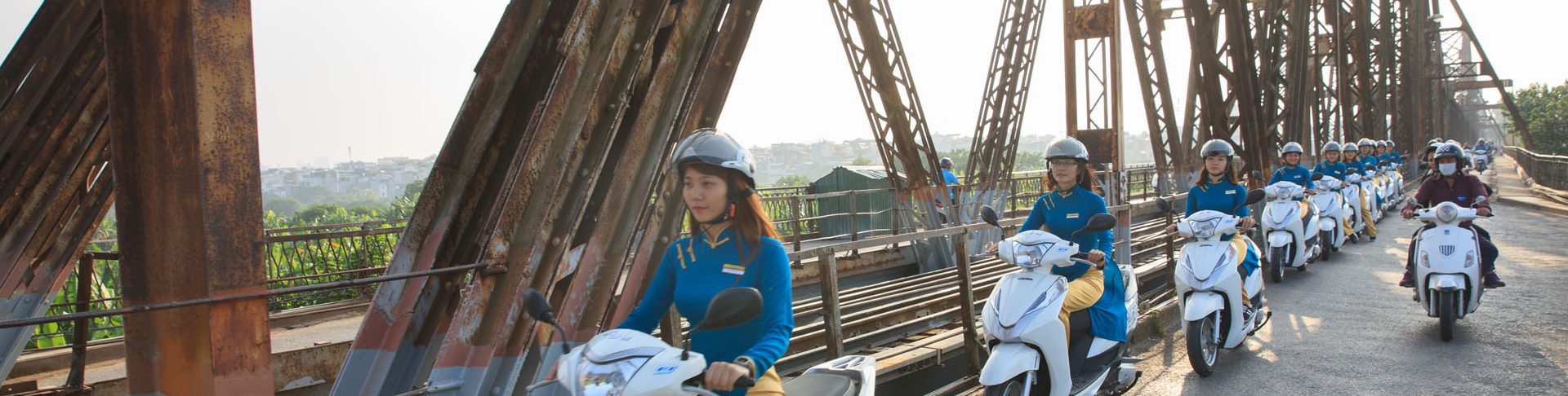 Hanoi motorbike tour: Red River Village