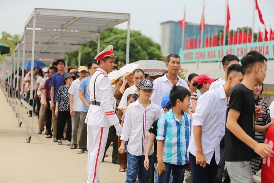 People are queueing to visit President Ho Chi Minh's embalmed body