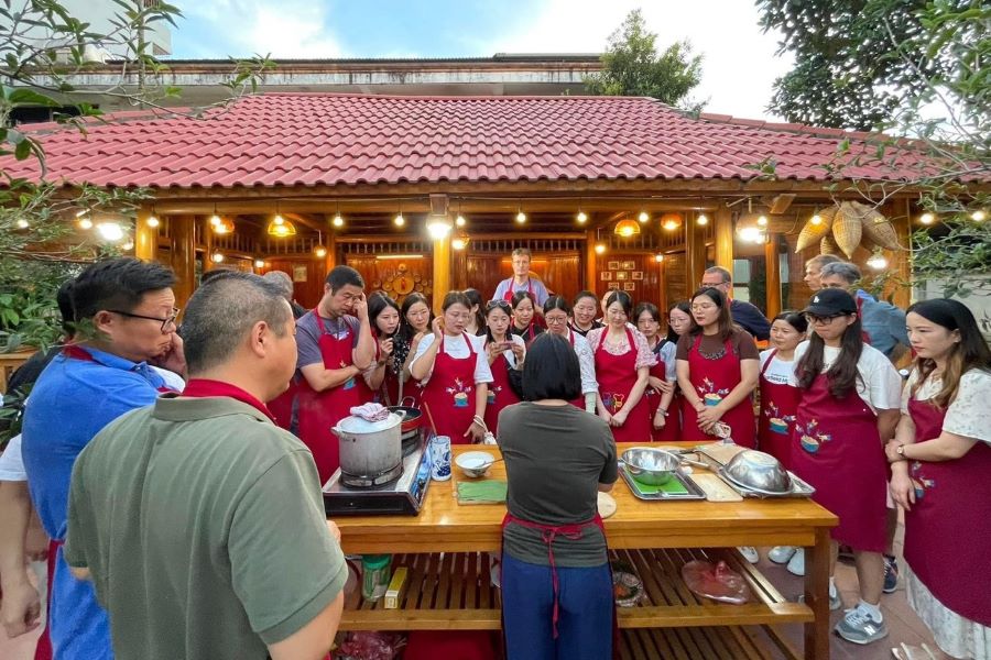 Paradise Travel's cooking class, a deep cultural exploration on Golden Coast Journey